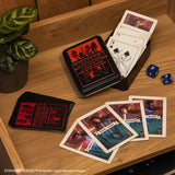 SERIES - STRANGER THINGS 5 - Jeu de Cartes dans une Boite en Métal